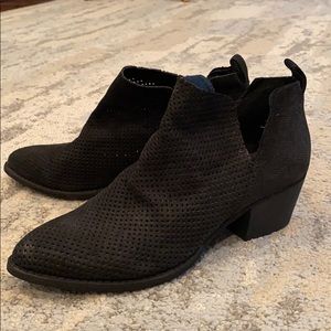 Dolce Vita perforated booties